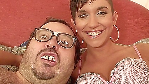 Bimbo with a tight body wants to get fucked by a dude