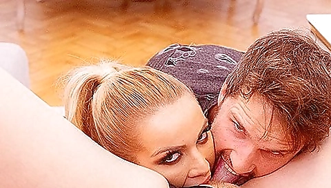 Milf in the top drawer fucks her boyfriend in VR porn