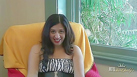 Natalie Lips - Loves To Play With Her Nice Sexy Pussy