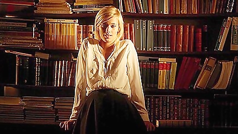 Blonde with a hot body is getting fucked in a hotel room