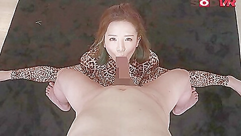 Japanese pornstar gets a blowjob and squirts in hardcore video