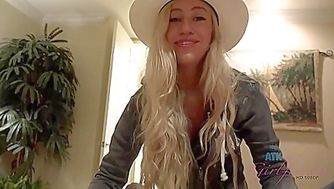 Teen girl fucked in her feet by this babe 48 years old