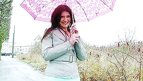 Sexy brunette with a juicy ass gives a nice blow job